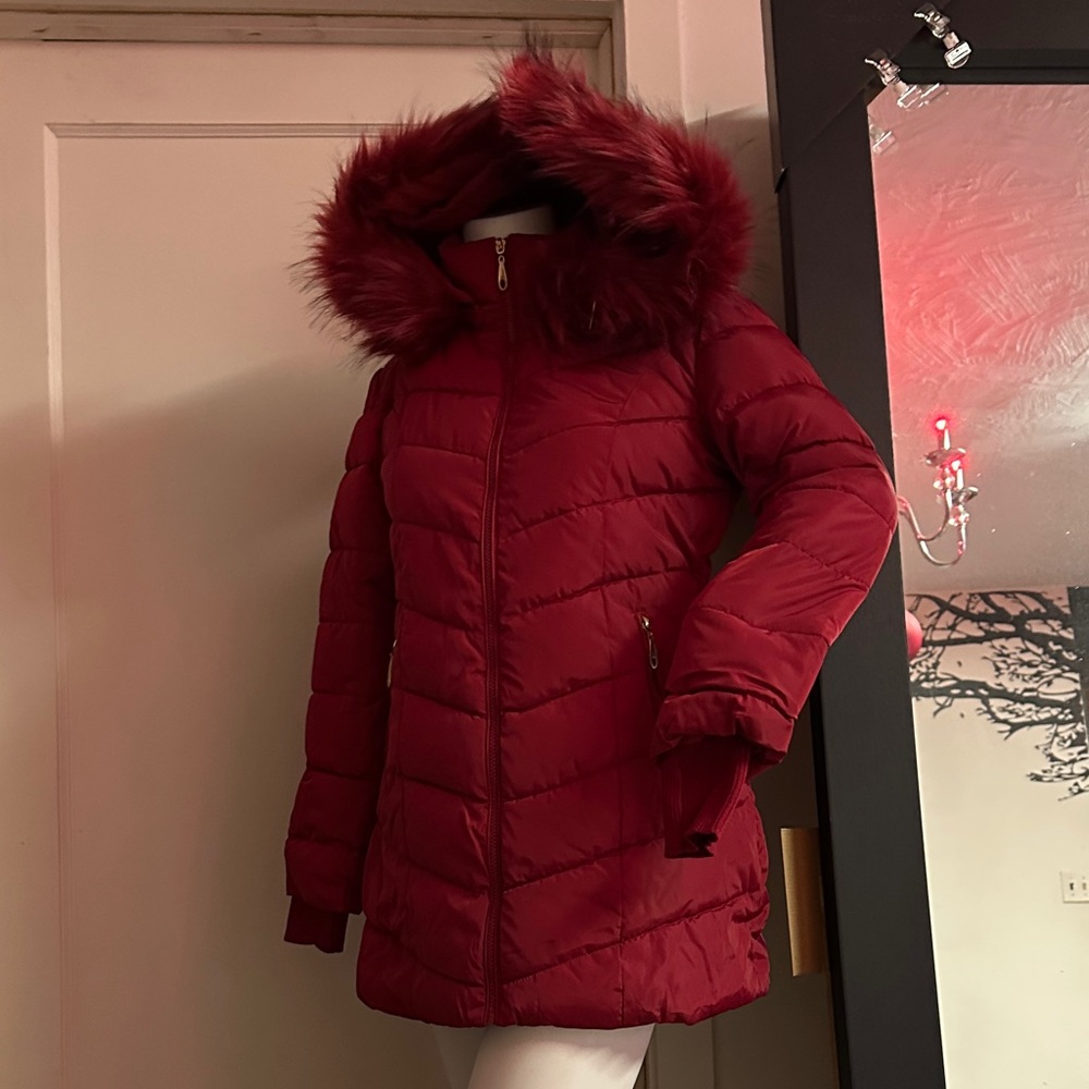 NWOT Women's burgundy Red Puffer Jacket Faux Fox Fur Hood